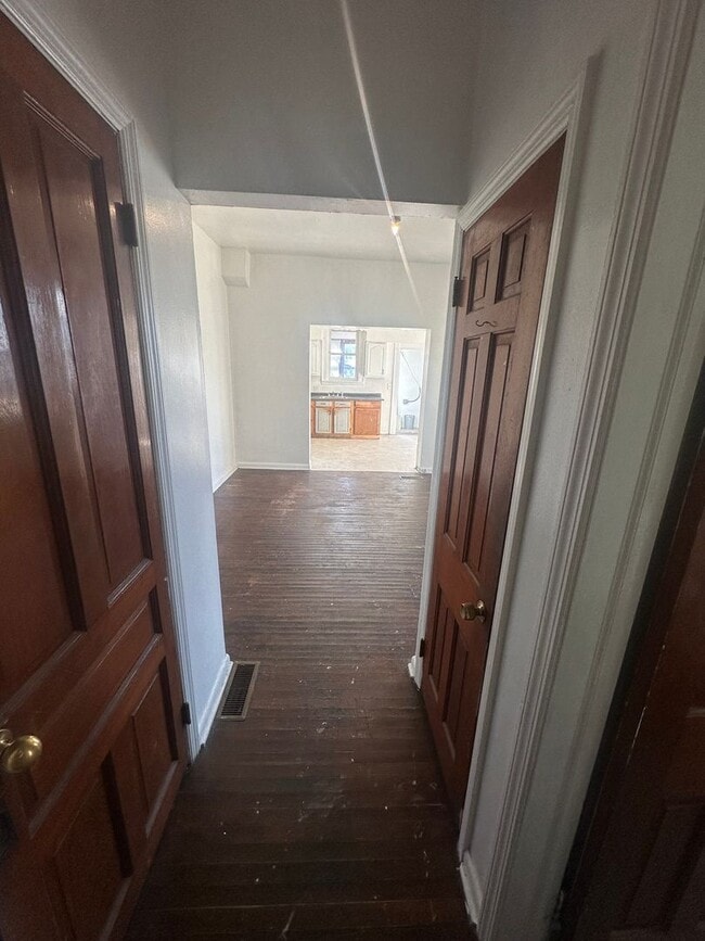 Photo - 650 W King St Unit 1