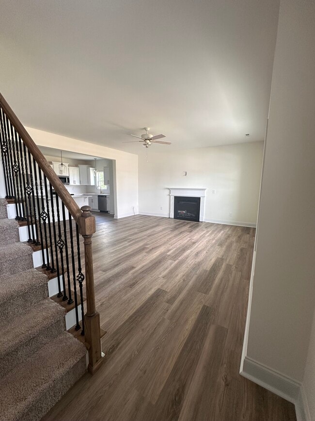 Photo - 341 Edwinstowe Ave
