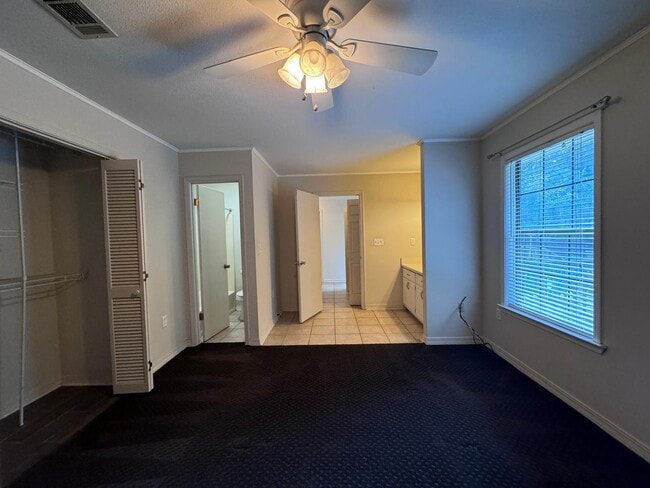 Photo - 207 Pinoak Ct W