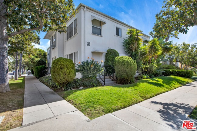 Photo - 300 S Doheny Dr Apartment