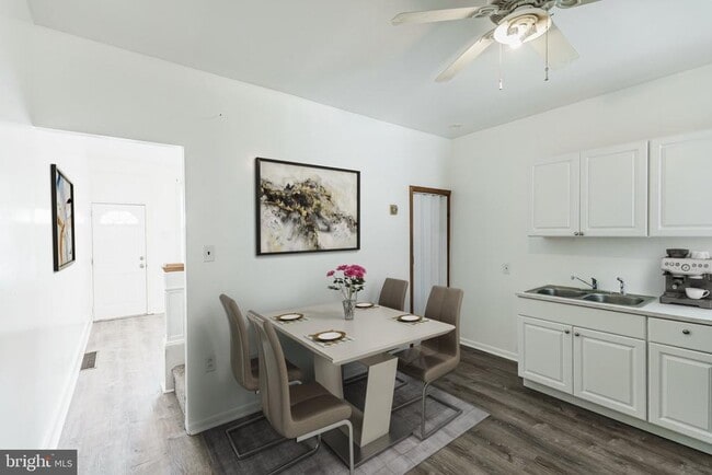 Photo - 724 Moyer St