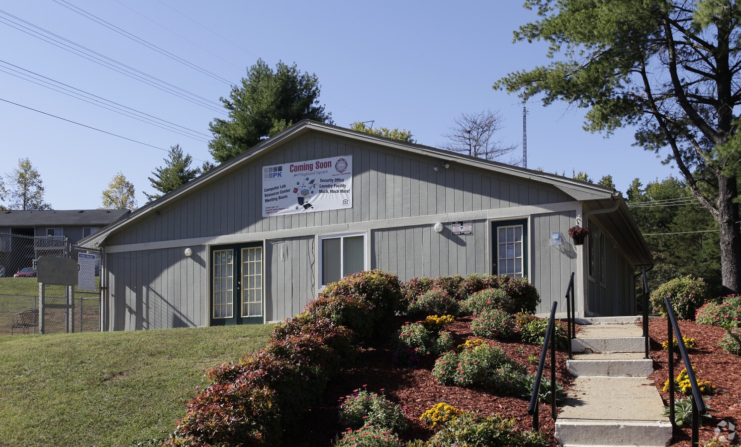 Highland Square - Highland Square Apartments