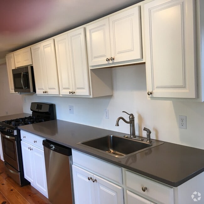 Building Photo - 286 Brookline St Unit #2 Rental