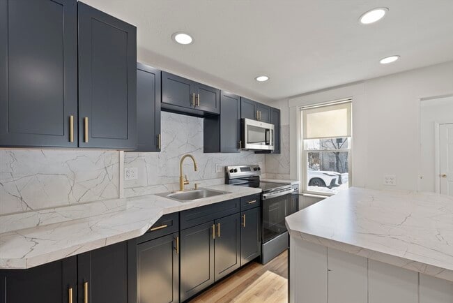 Photo - 122 Union St Unit B