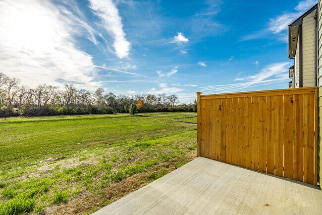 Photo - 554 Tappan Private Ln