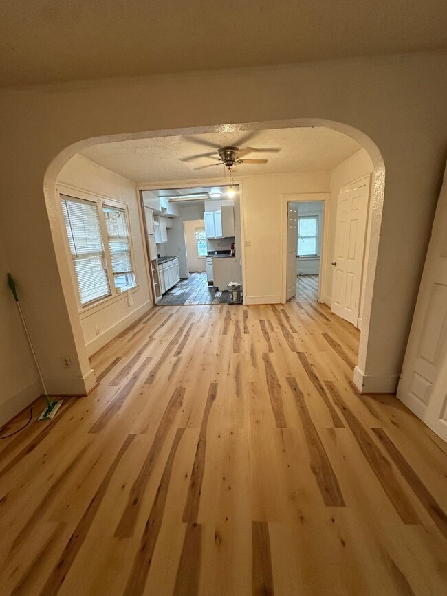 Photo - 2315 N Ellis St
