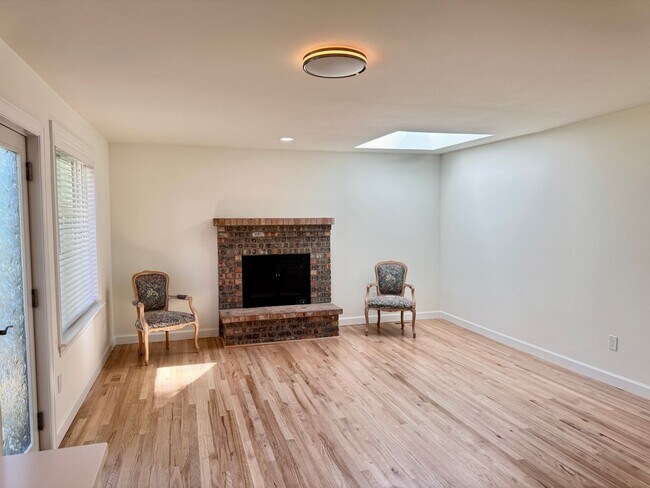 Photo - Fantastic Redmond Location!!!