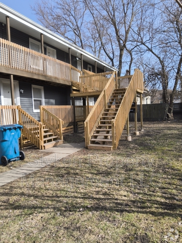 Building Photo - 220 S Entrance Ave Rental