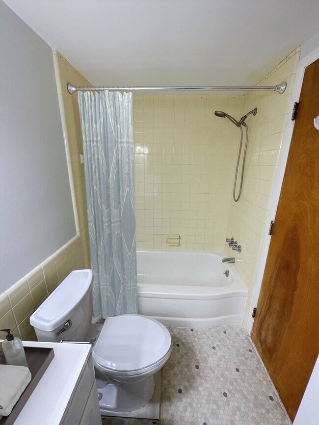 Photo - 355 E 14 Mile