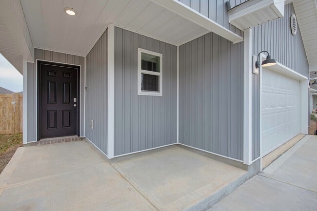 Photo - Beautiful 3BR Home with Privacy-Fenced Backyard in The Woodlands