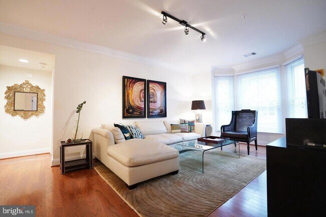 Photo - 1115 Cameron St Unit 211