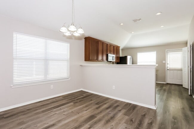 Photo - 1205 Artesia Dr