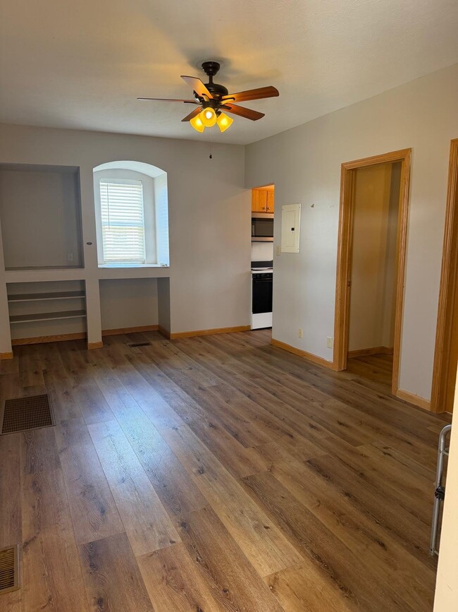 Building Photo - 801 N Santa Fe Ave Unit B