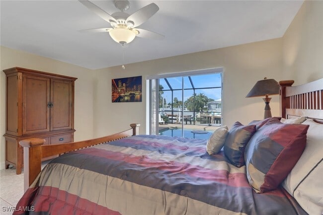 Photo - 562 Goldcoast Ct