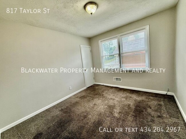 Photo - 817 Taylor St
