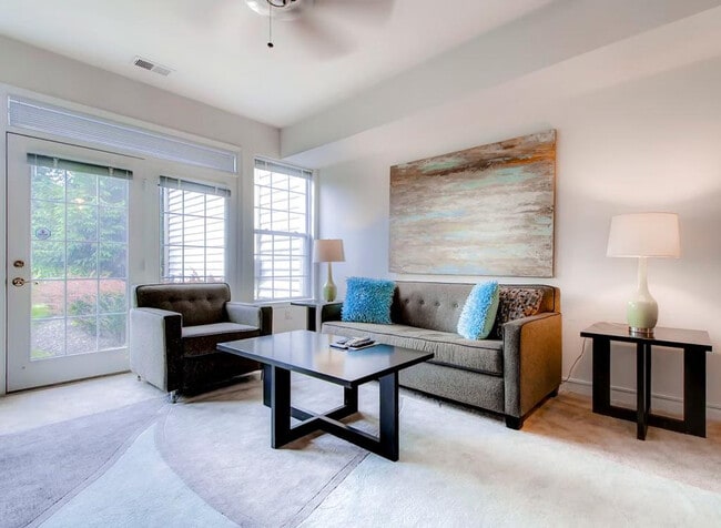 Building Photo - 3204 Ravens Crest Dr Unit ID1343779P