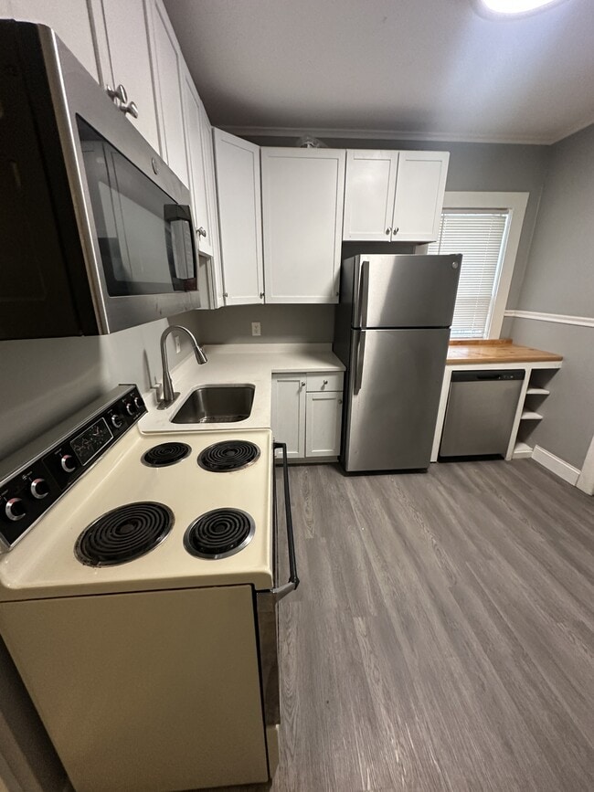 Photo - 174 Gardiner Ave