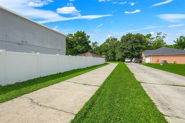 Photo - 810 Valnera Ct