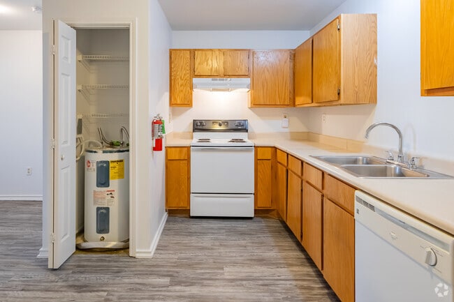 2BR, 1BA - 900SF - Kitchen