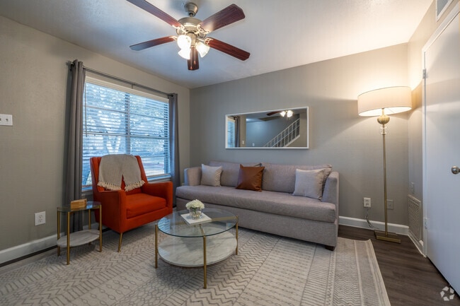 2BR, 1.5BA - 1,018SF - Living Area - Villages of Royal Lane