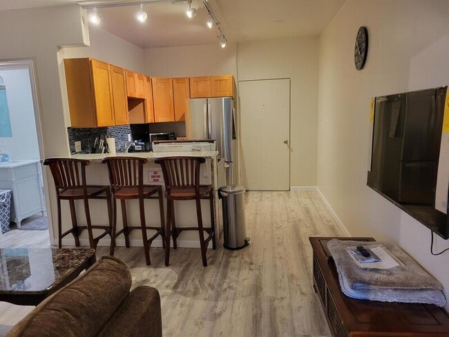 Photo - 355 Kalanianaole St Unit 301