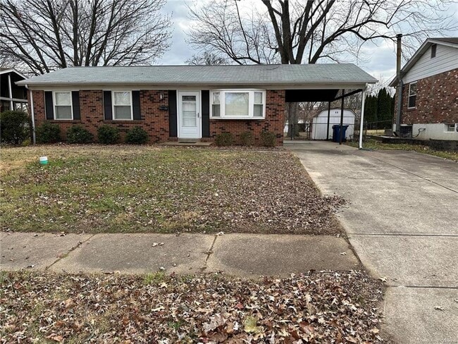 Building Photo - Discover the epitome of comfort in this 3-bed, 2-bath ranch-style gem.
