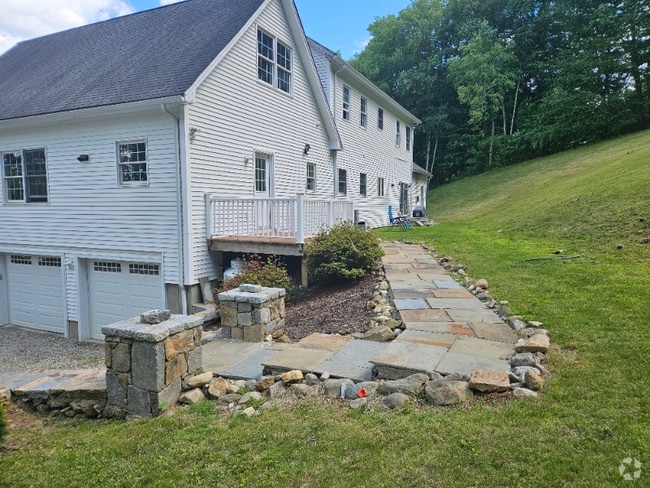 Building Photo - 52 Pond Brook Rd Rental