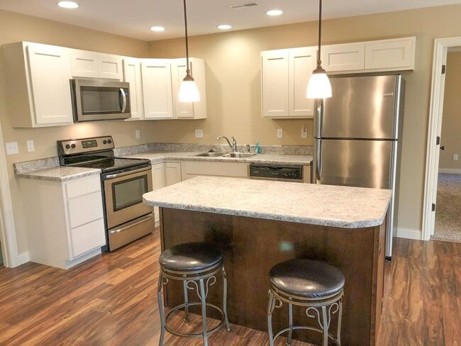 Photo - Like-New Ranch Home — 3 Bed / 2 Bath in Fo...