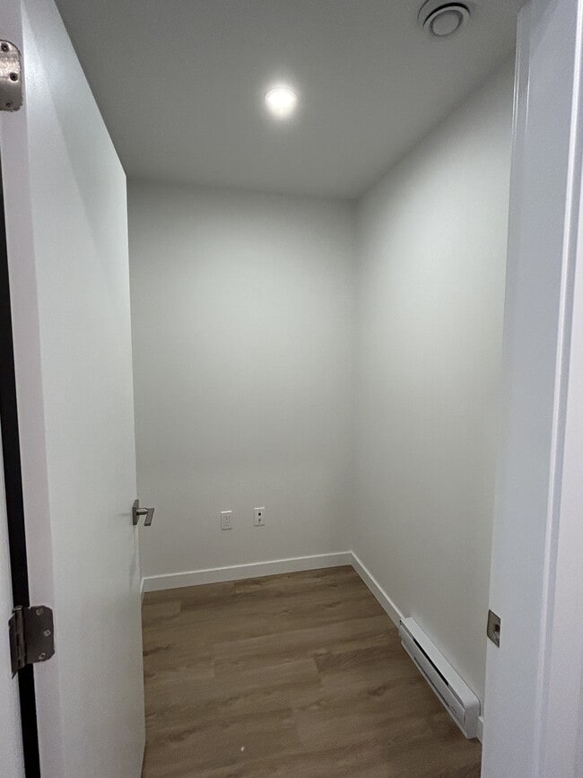 Photo - 13858-13108 108 Ave