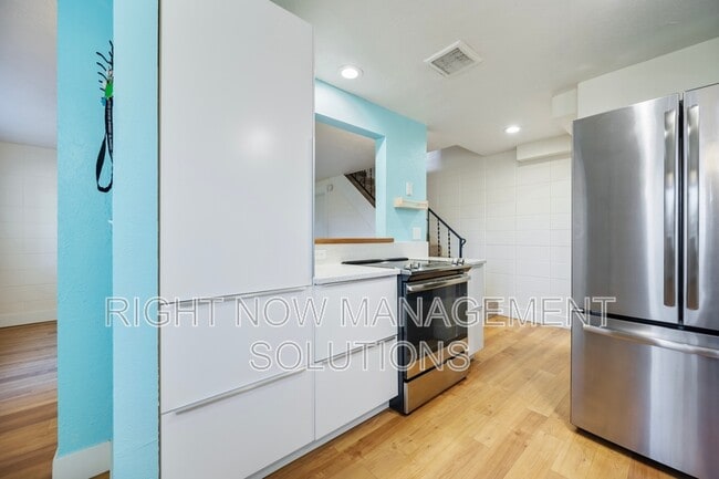 Photo - 926 S Curtis Rd