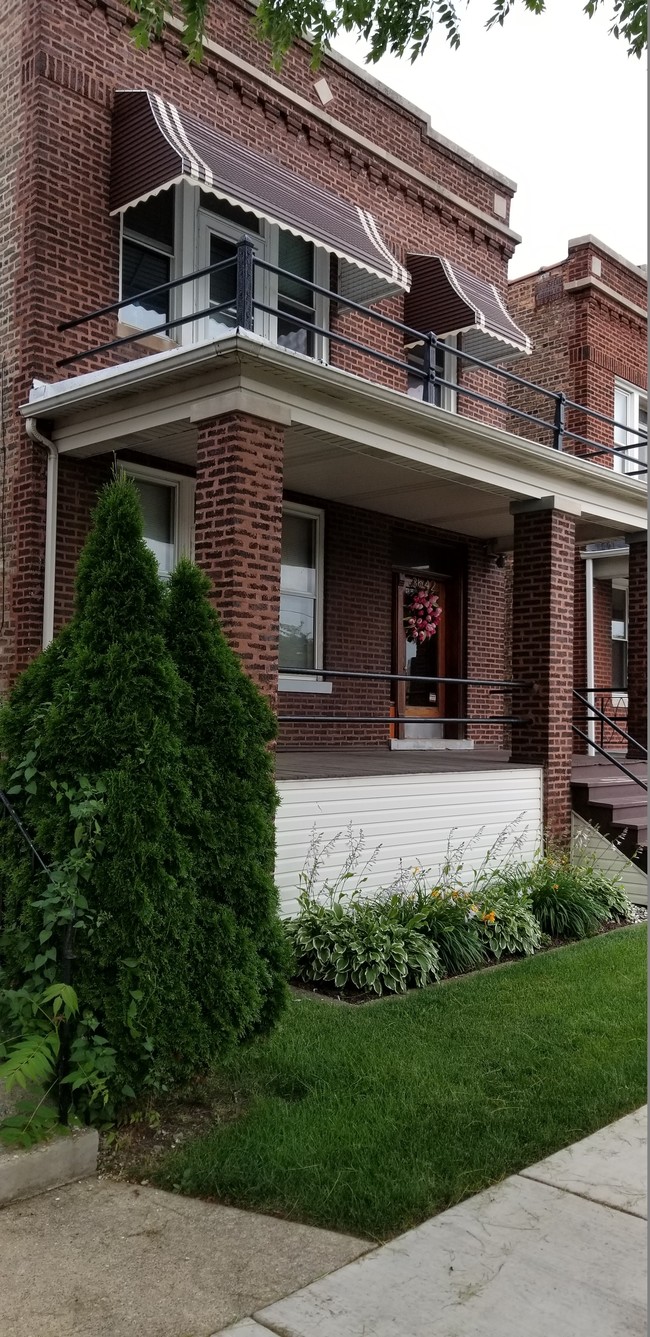 front entrance - 3642 N Christiana Ave Apartments Unit BG