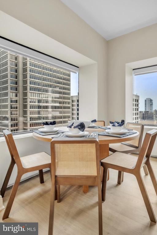 Building Photo - 1801 Market St Unit 2210