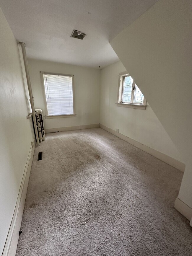 Exciting 4 Bed 1 Bath close to UWEC!