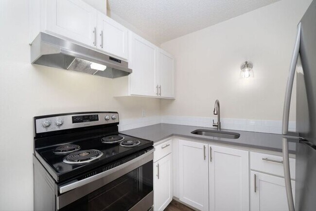 Building Photo - 1 bedroom in Oregon City! Must See!! 1ST M... Rental