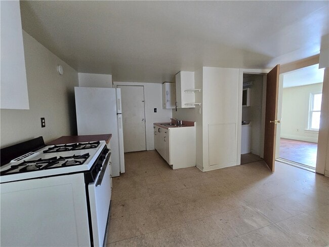 Photo - 130 E Elisha St