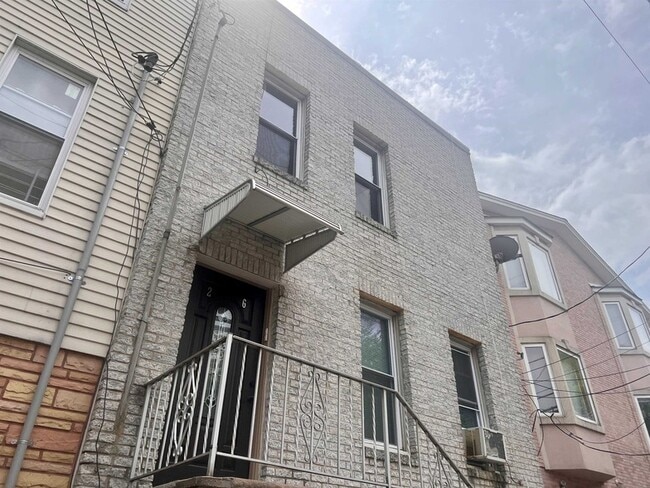 Building Photo - 26 Dales Ave Rental