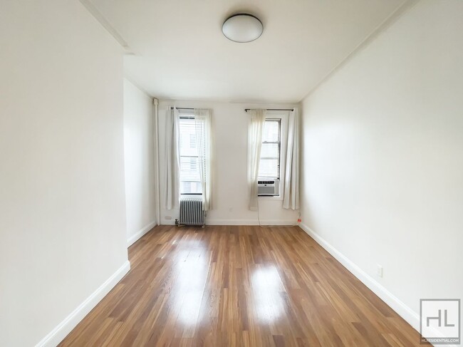 WYCKOFF AVENUE / Spacious 4-Room Rail Road... - WYCKOFF AVENUE / Spacious 4-Room Rail Road... Apartamento Unidad 2R