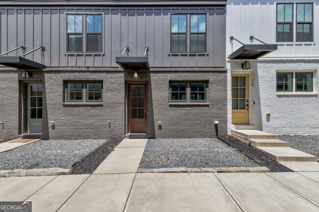 Building Photo - 910 Brees Ct