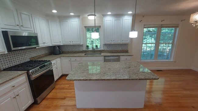 Photo - 339 Poplar St