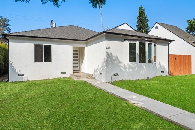 Building Photo - Stunning Fully Renovated 2 Bedroom 2 Bathroom Home