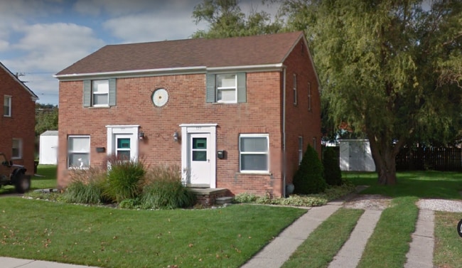 Building Photo - 320 Parkview Dr Unit 320