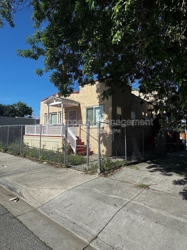 Photo - 1140 West St