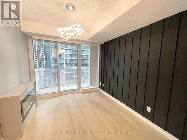 Photo - 4065 Confederation Pkwy Unit 1302