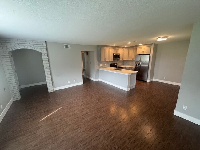 Photo - 5619 42nd St Unidad 5619-1