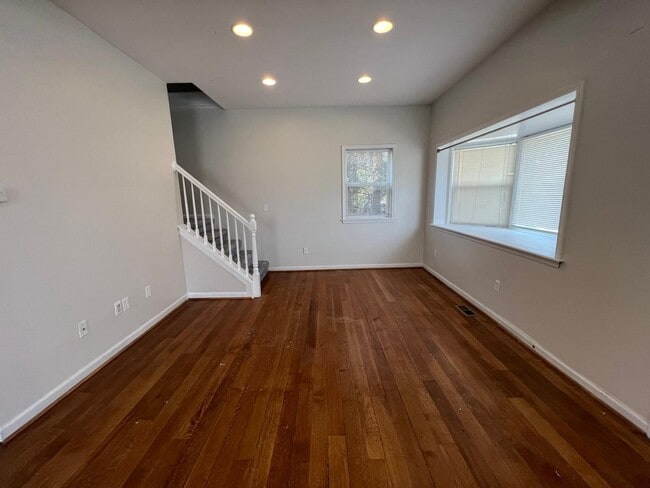 Photo - 28033 Rosemont St