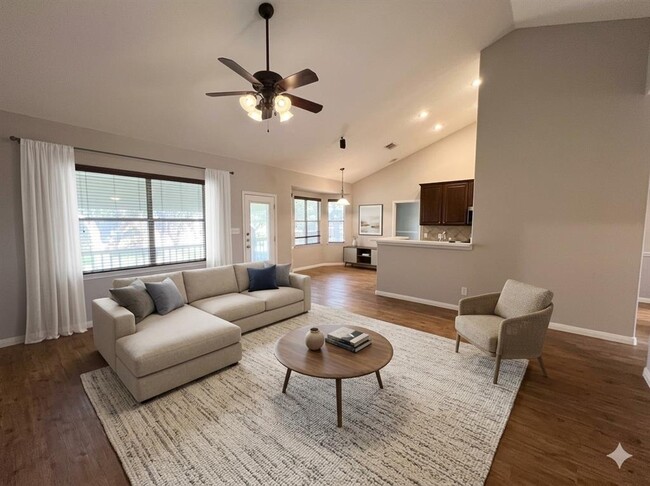 Photo - 903 Oakwood Dr