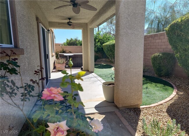 Building Photo - 10465 Saddle Mountain St