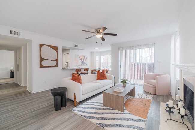 Building Photo - The Elle Collection