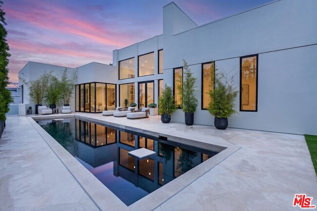 9405 Sierra Mar Pl