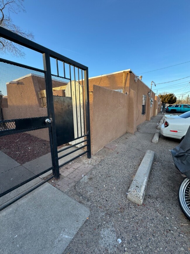 916 San Pedro Dr SE
